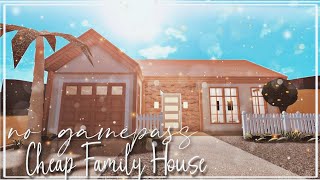 ROBLOX BLOXBURG No gamepass Cheap Family House l 30k [upl. by Yreved]